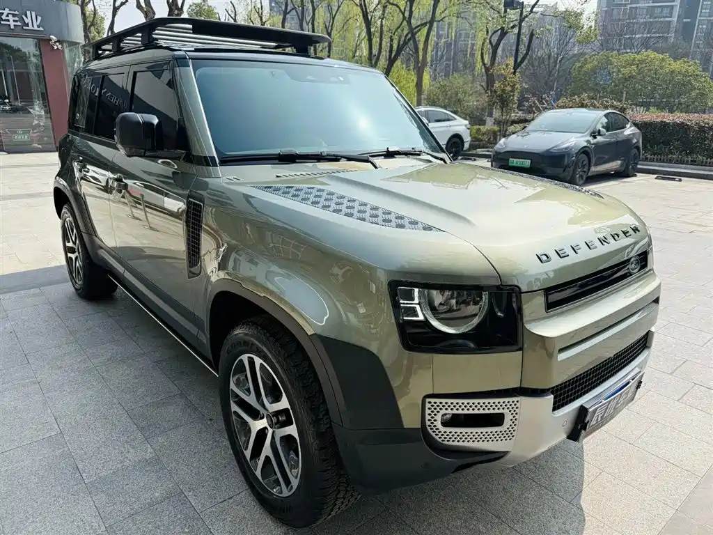 Land Rover Defender 2023 Model 110 3.0T P400 Dark Special Edition фото 6