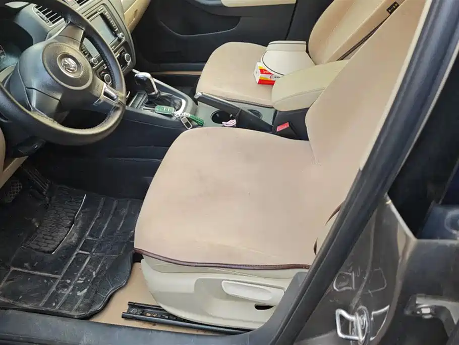 Volkswagen Sagitar 2014 Facelift 1.6L Automatic Comfort фото 9