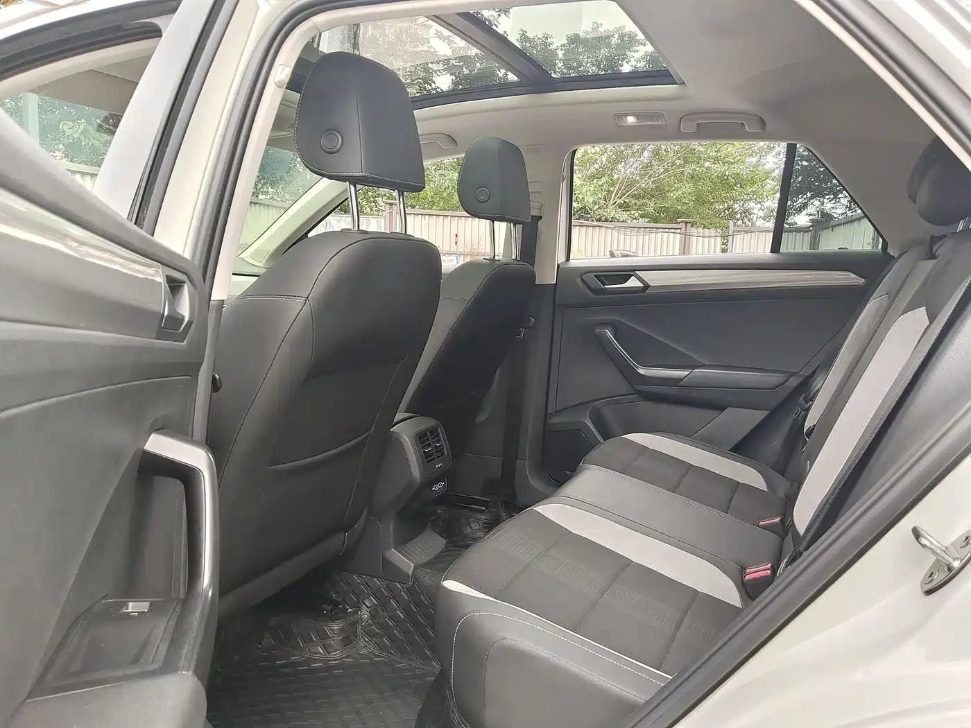 Volkswagen T-ROC 2022 280TSI DSG 2WD Elite PLUS фото 12