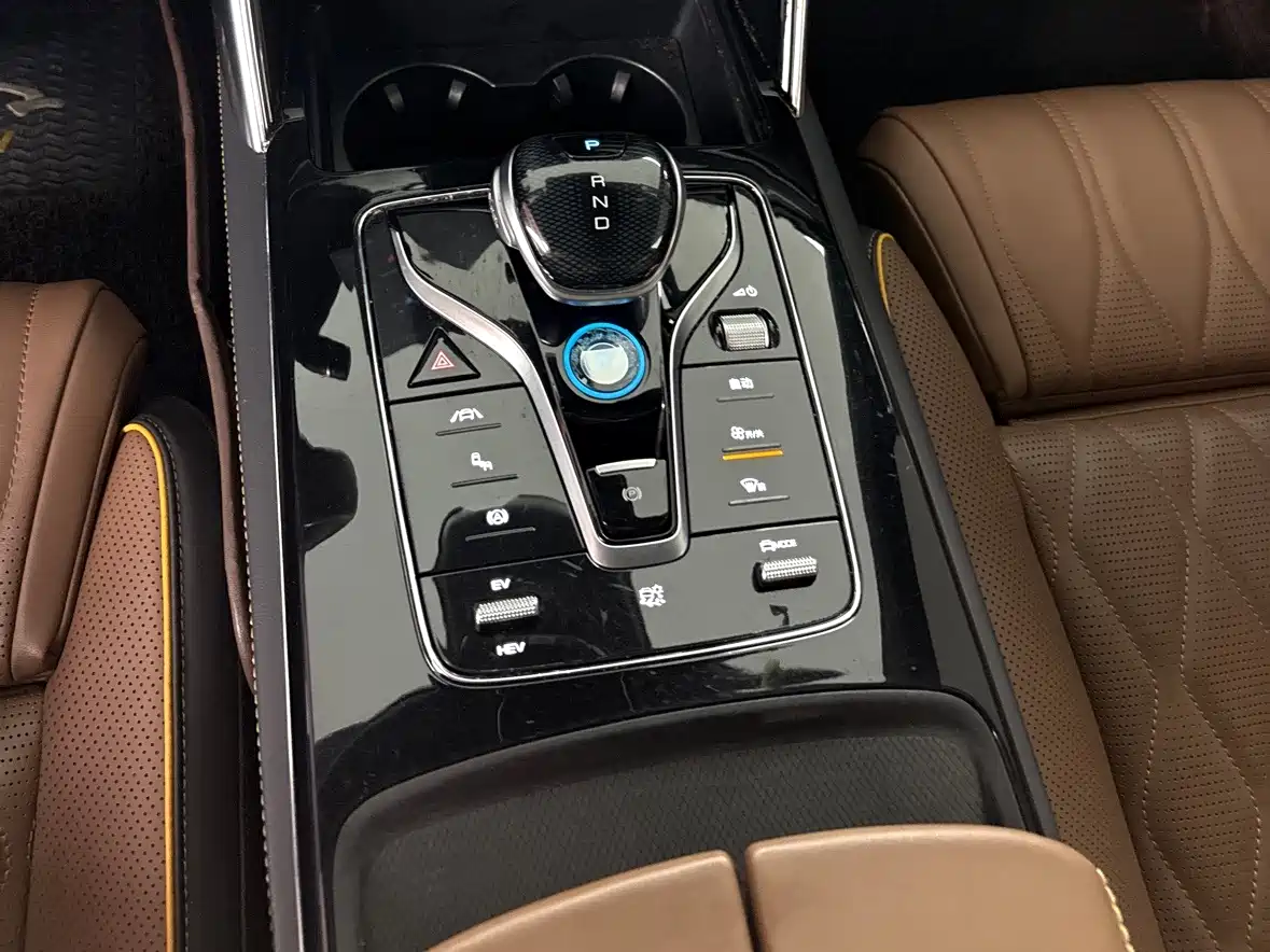 BYD Tang New Energy 2021 DM-i 112KM Honor фото 14