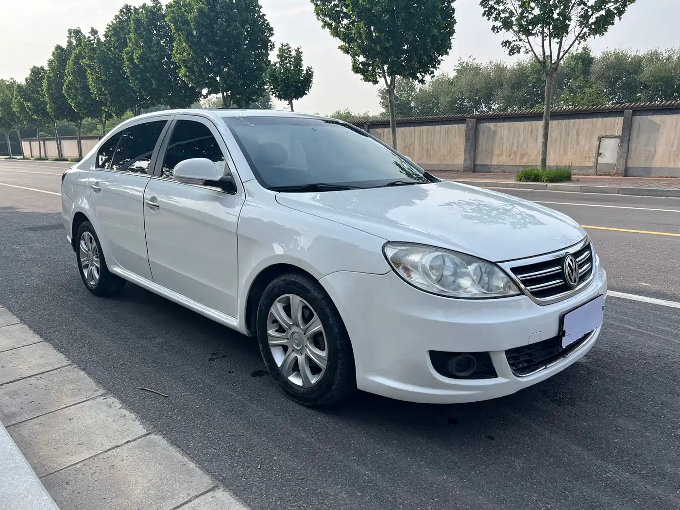 Volkswagen Lavida 2011 1.6L Automatic Pinxuan Edition фото 3