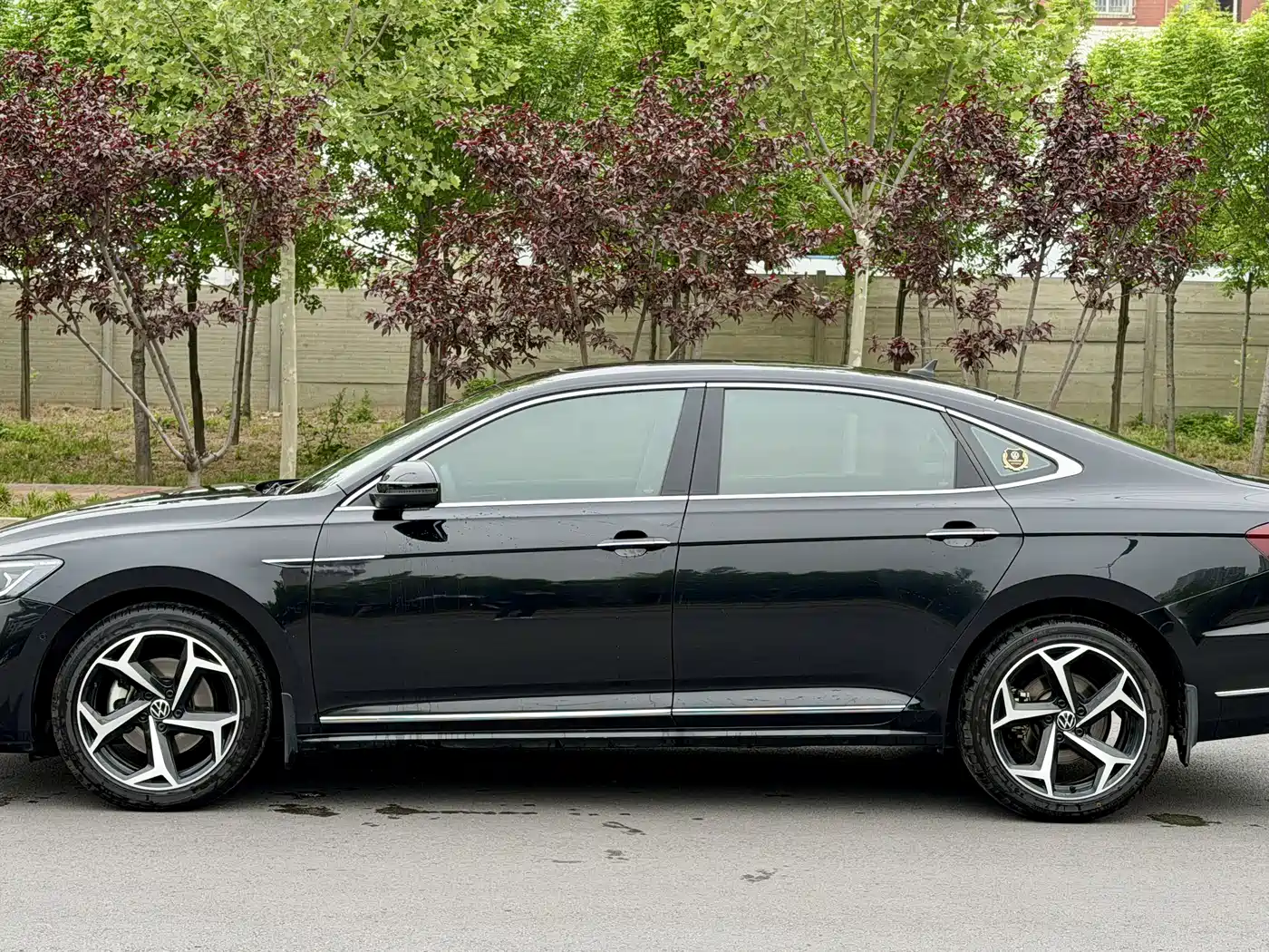 Volkswagen Passat 2023 Facelift 330TSI Starlight Premium Edition фото 22