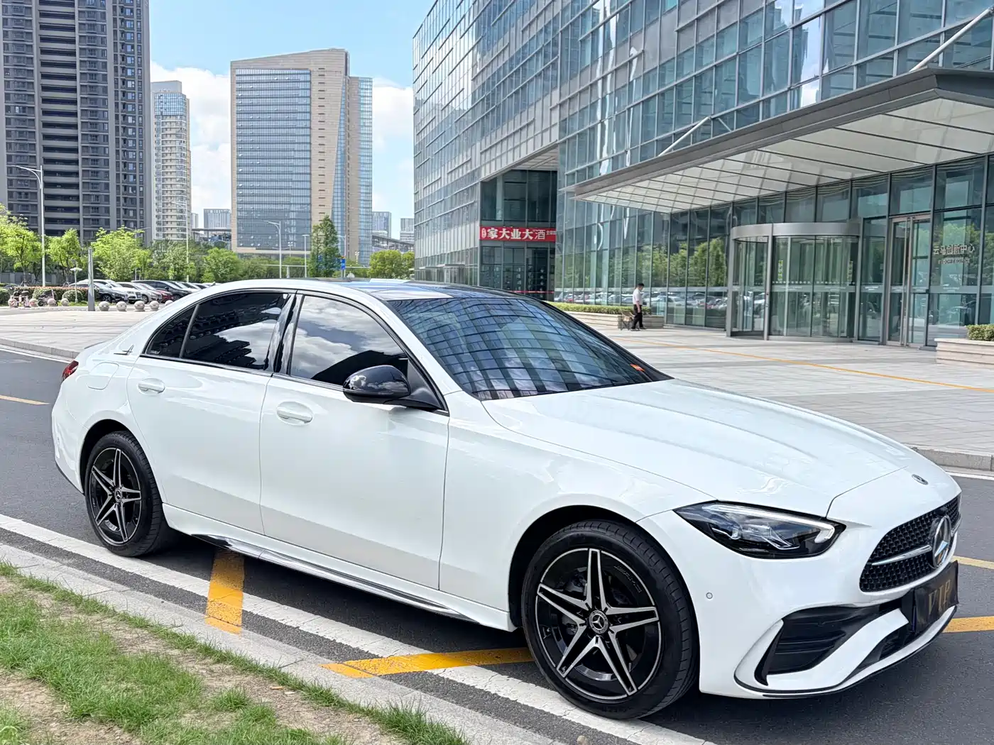 Mercedes-Benz C-Class 2024 C 260 L Night Edition Sport фото 3