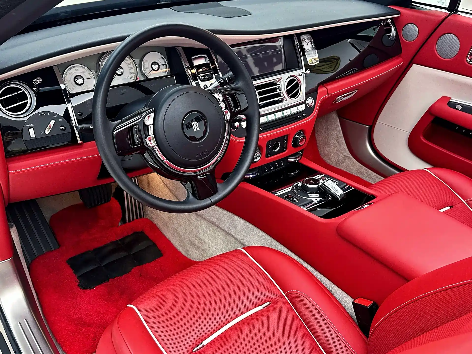 Фото 14 - Rolls-Royce Dawn