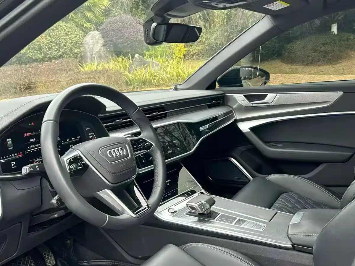 Фото 8 - Audi A6L