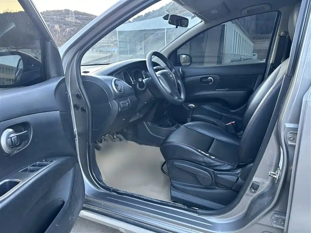 Nissan Livina 2014 2013 Sharp 1.6XL Manual Comfort