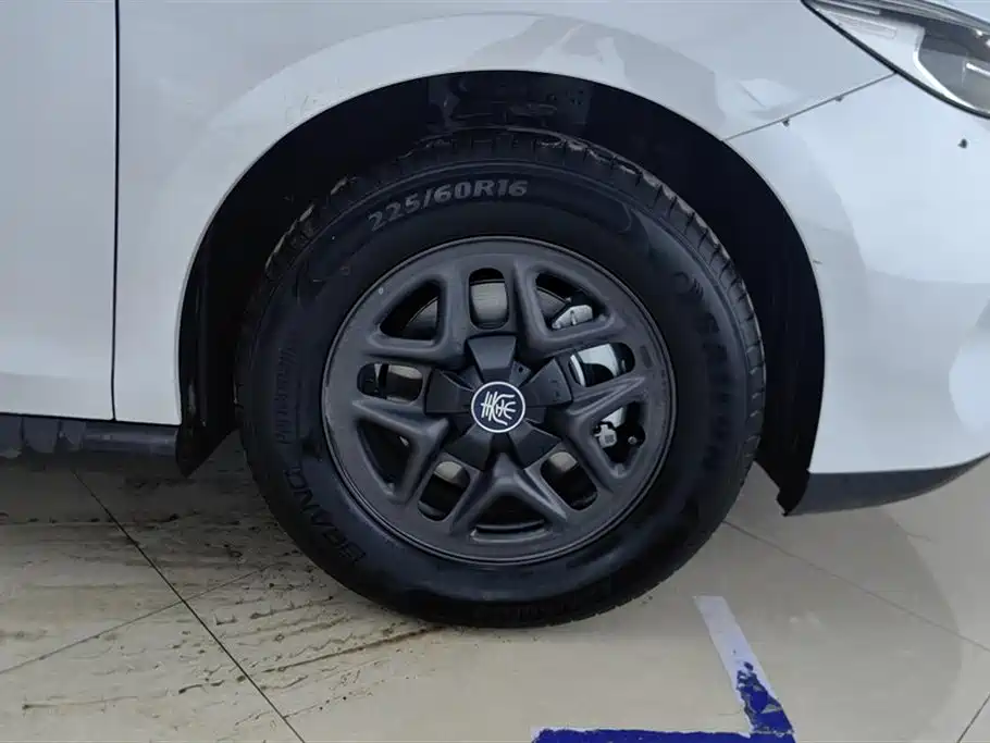 BYD Qin PLUS 2025 DM-i Smart Drive 55KM Leader фото 6