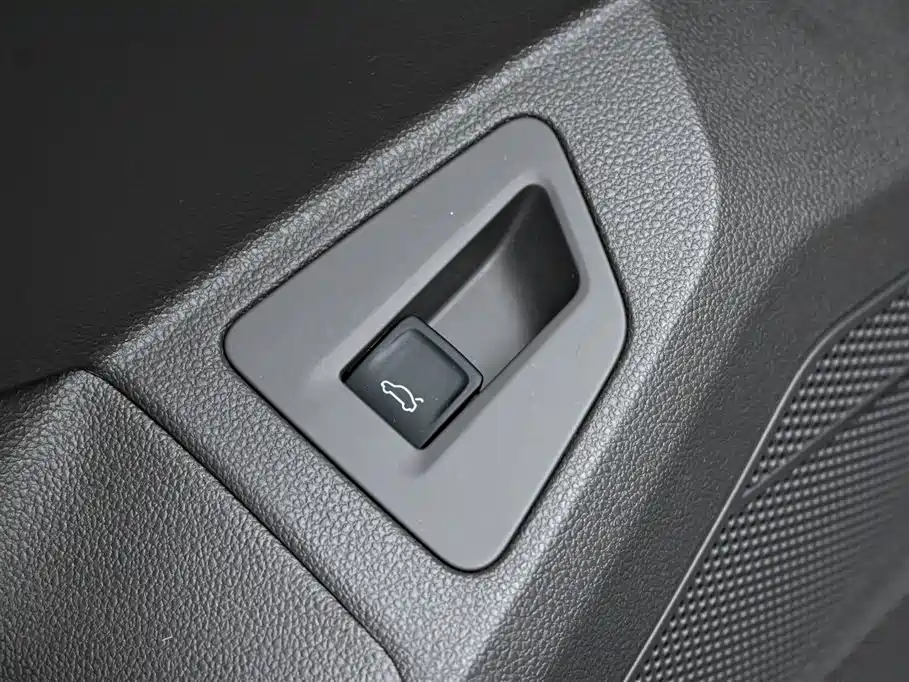 Volkswagen Touareg 2023 3.0TSI R-Line Black Sports Package фото 24