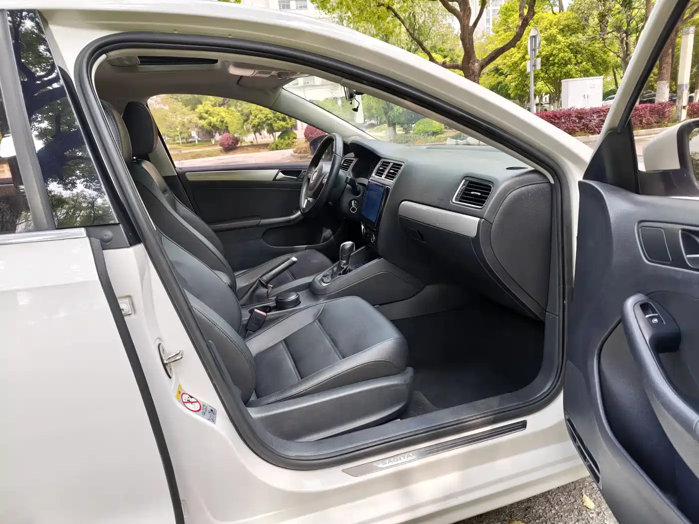 Volkswagen Sagitar 2014 Facelift 1.4TSI Automatic Luxury фото 16
