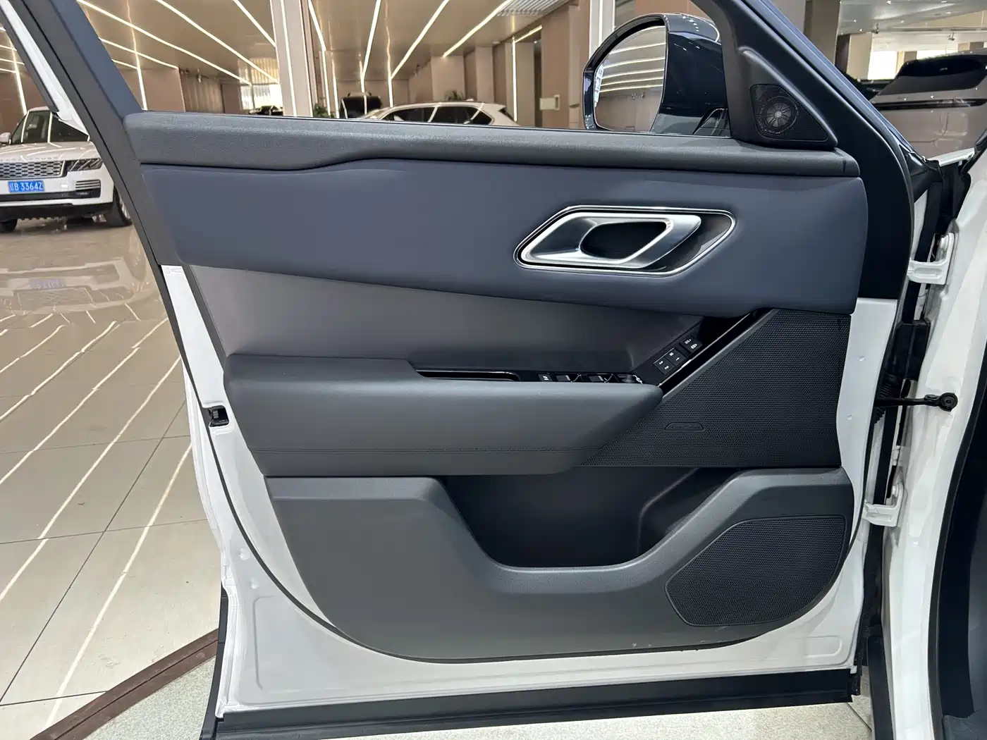 Land Rover Range Rover Velar 2026 Model 250PS S фото 7