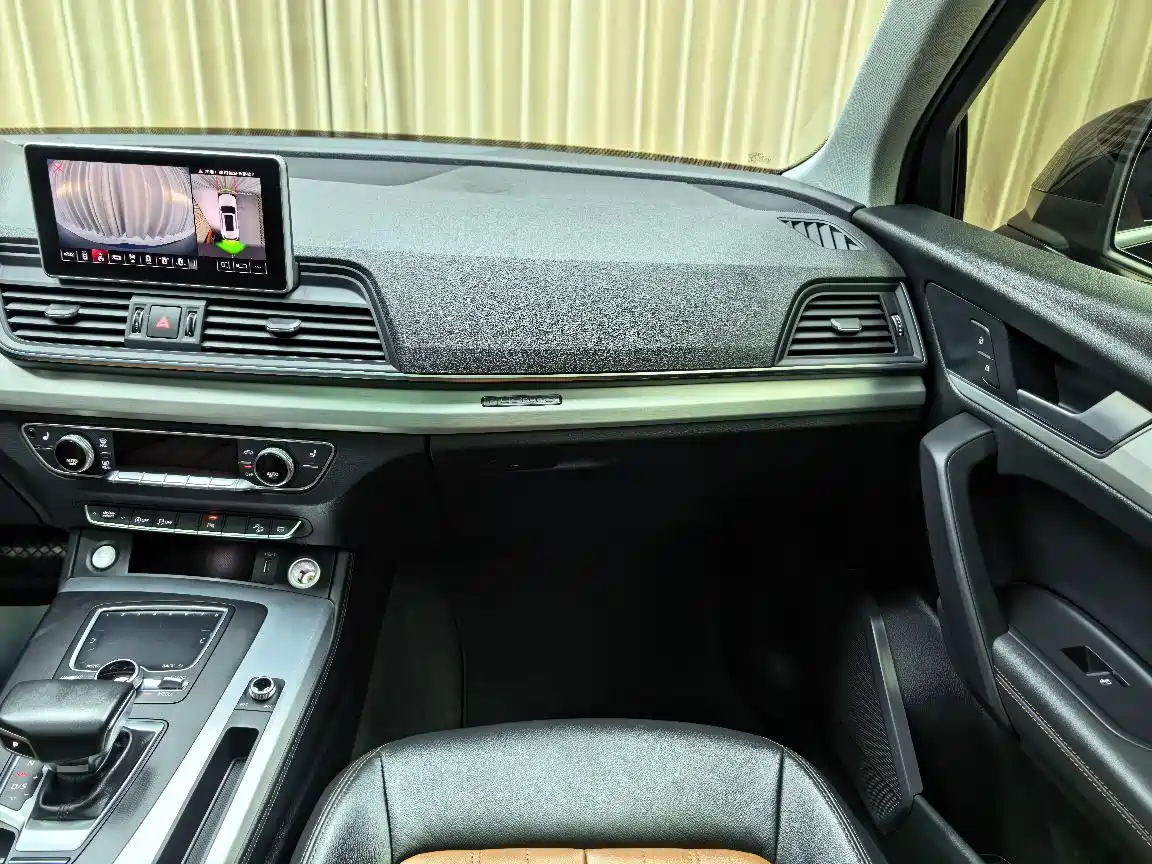 Audi Q5L 2020 Facelift 40 TFSI Honor Fashion фото 12