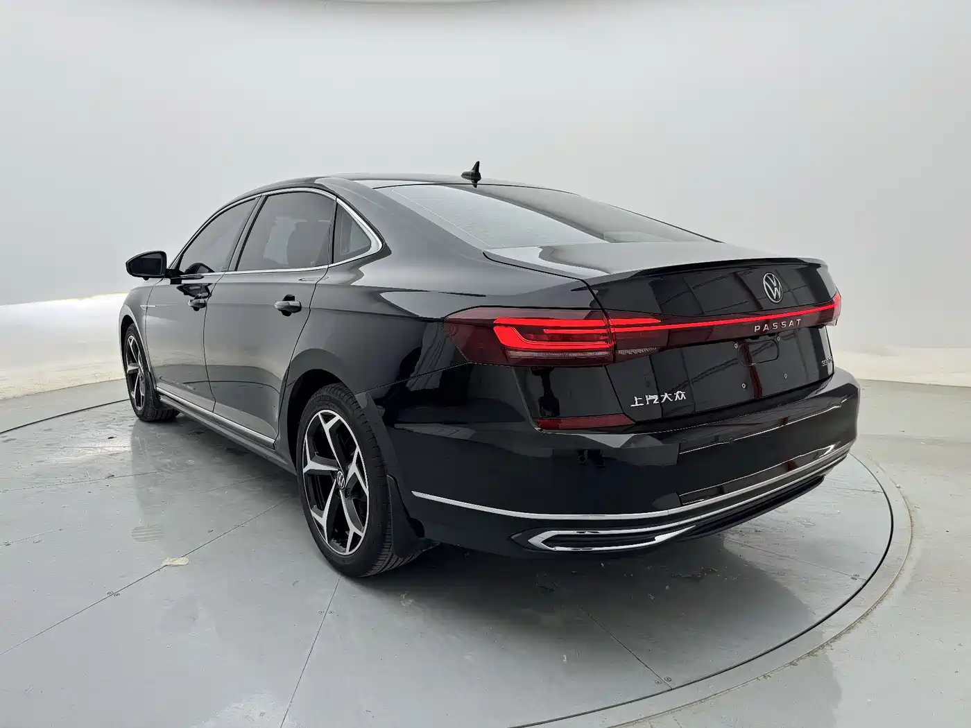 Volkswagen Passat 2024 330TSI Starlight Elite Edition фото 24