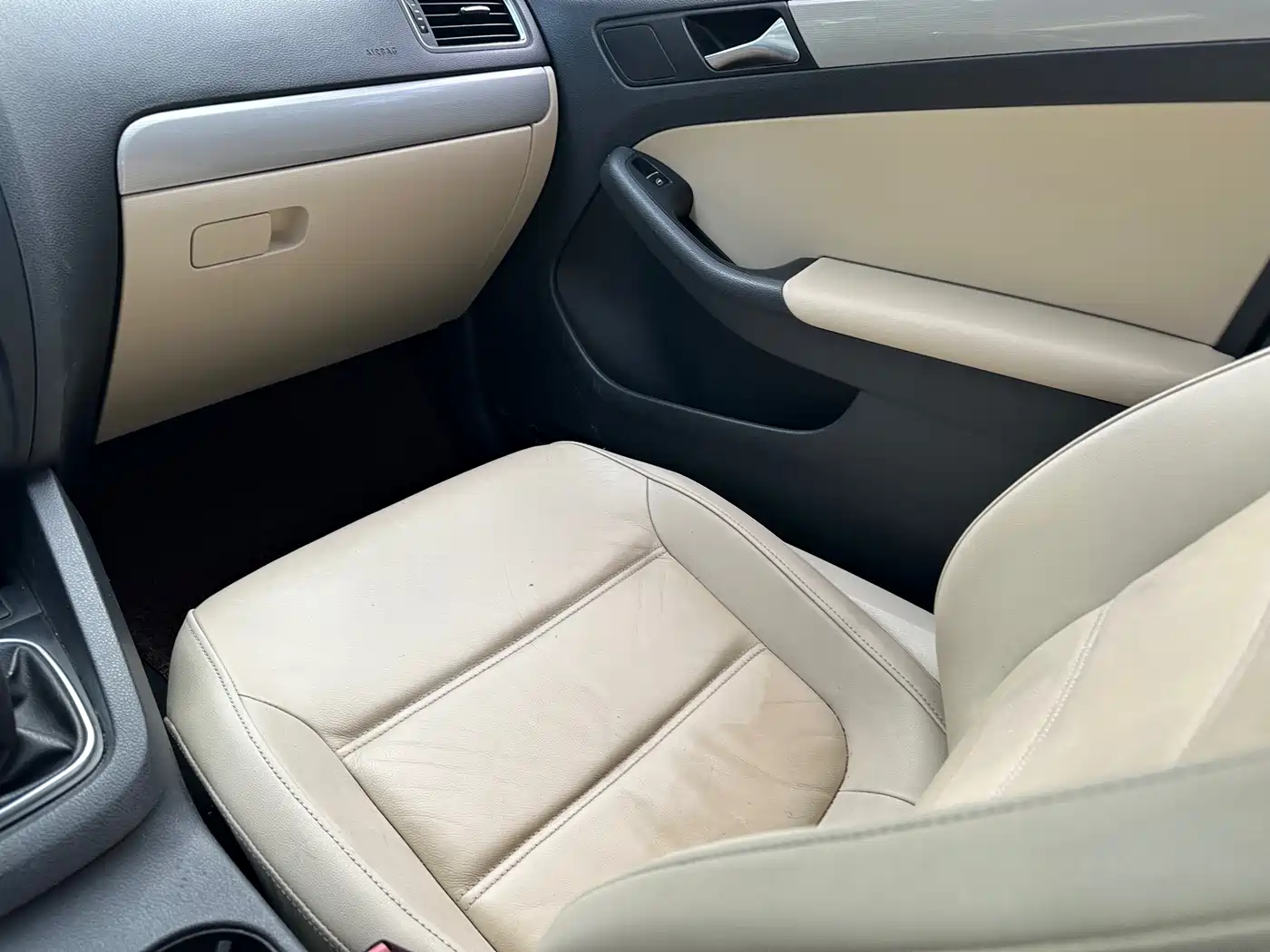Volkswagen Sagitar 2014 1.6L Manual Comfort фото 9