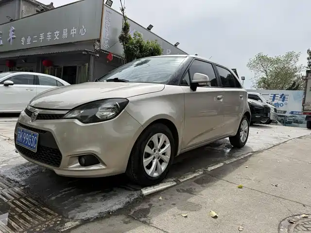  MG MG 3 2013 1.5L AMT Luxury Edition