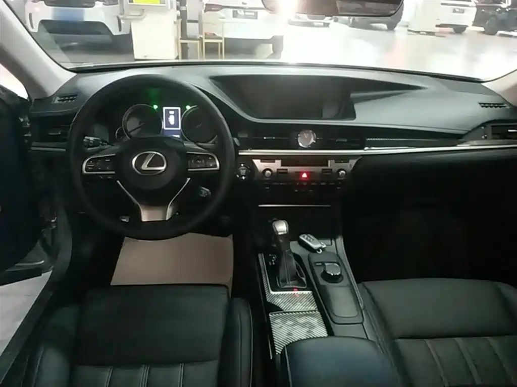 Lexus ES 2015 200 Elite Edition фото 10