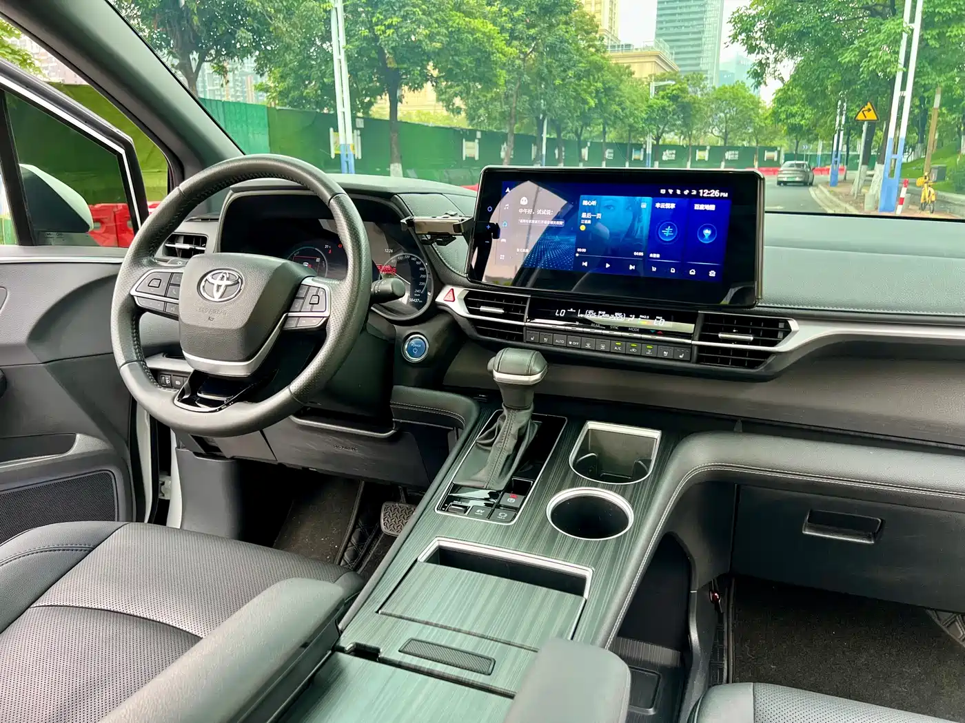 Toyota Sienna 2021 2.5L Hybrid Ultimate Edition фото 15