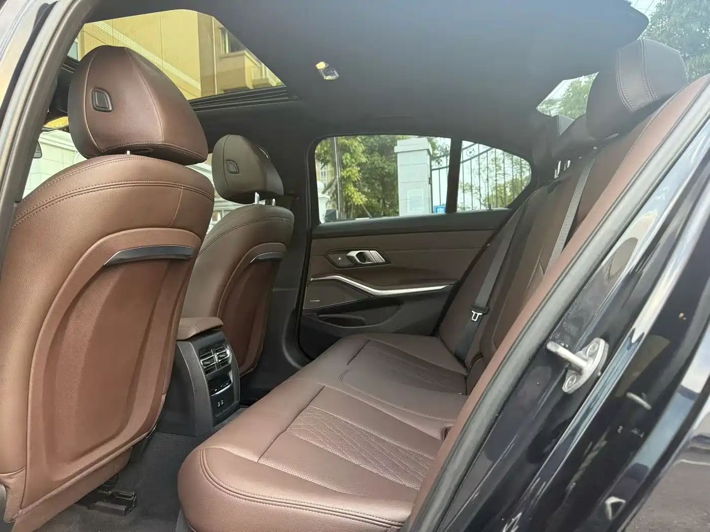 BMW 3 Series 2024 325Li M Sport Shadowline Package фото 6