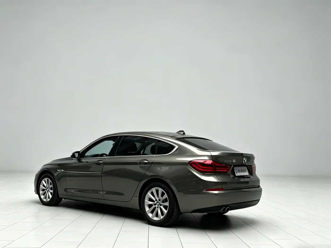 BMW 5 Series GT 2014 528i Leading фото 12