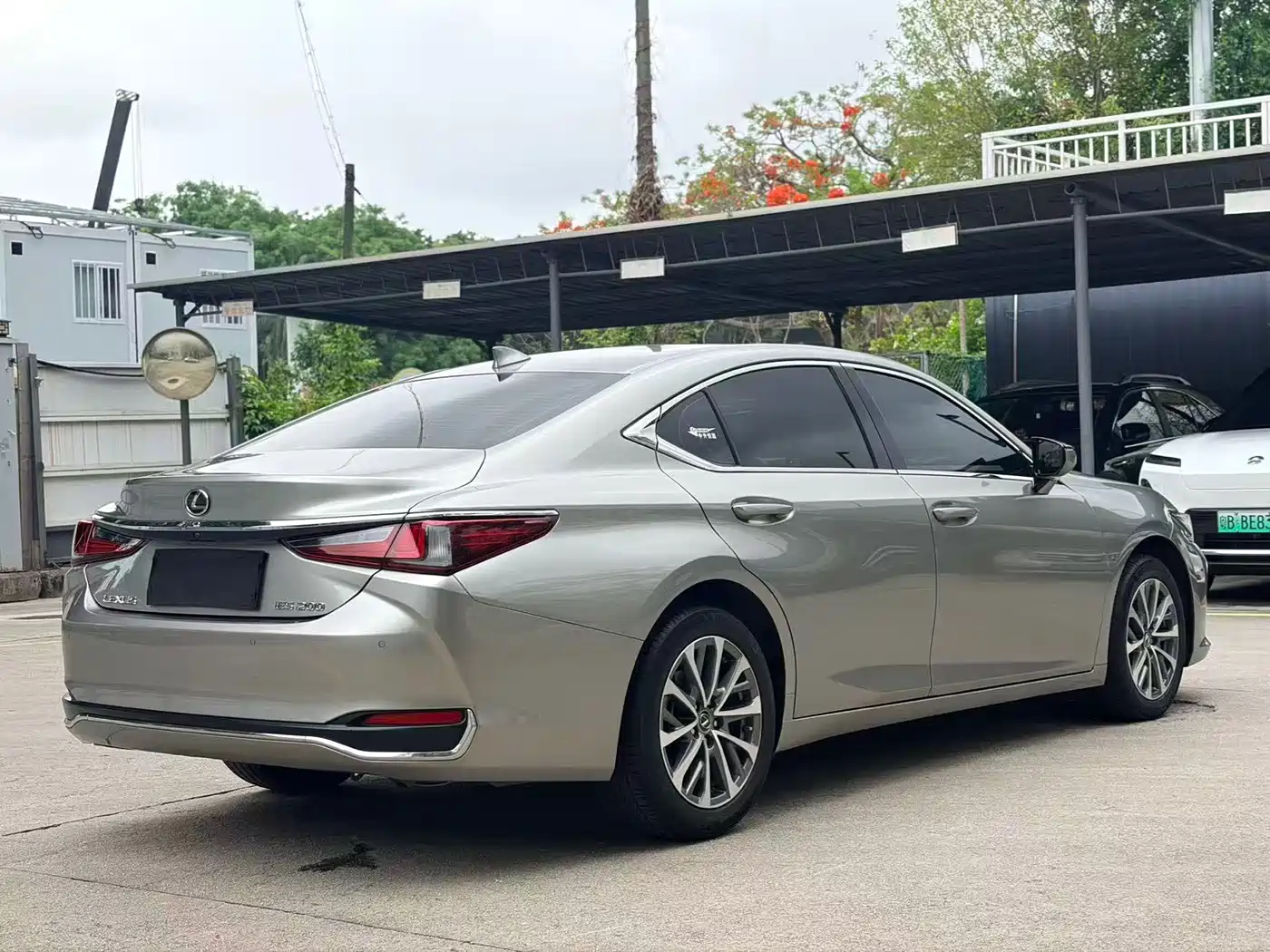 Lexus ES 2023 200 Excellence Edition фото 6