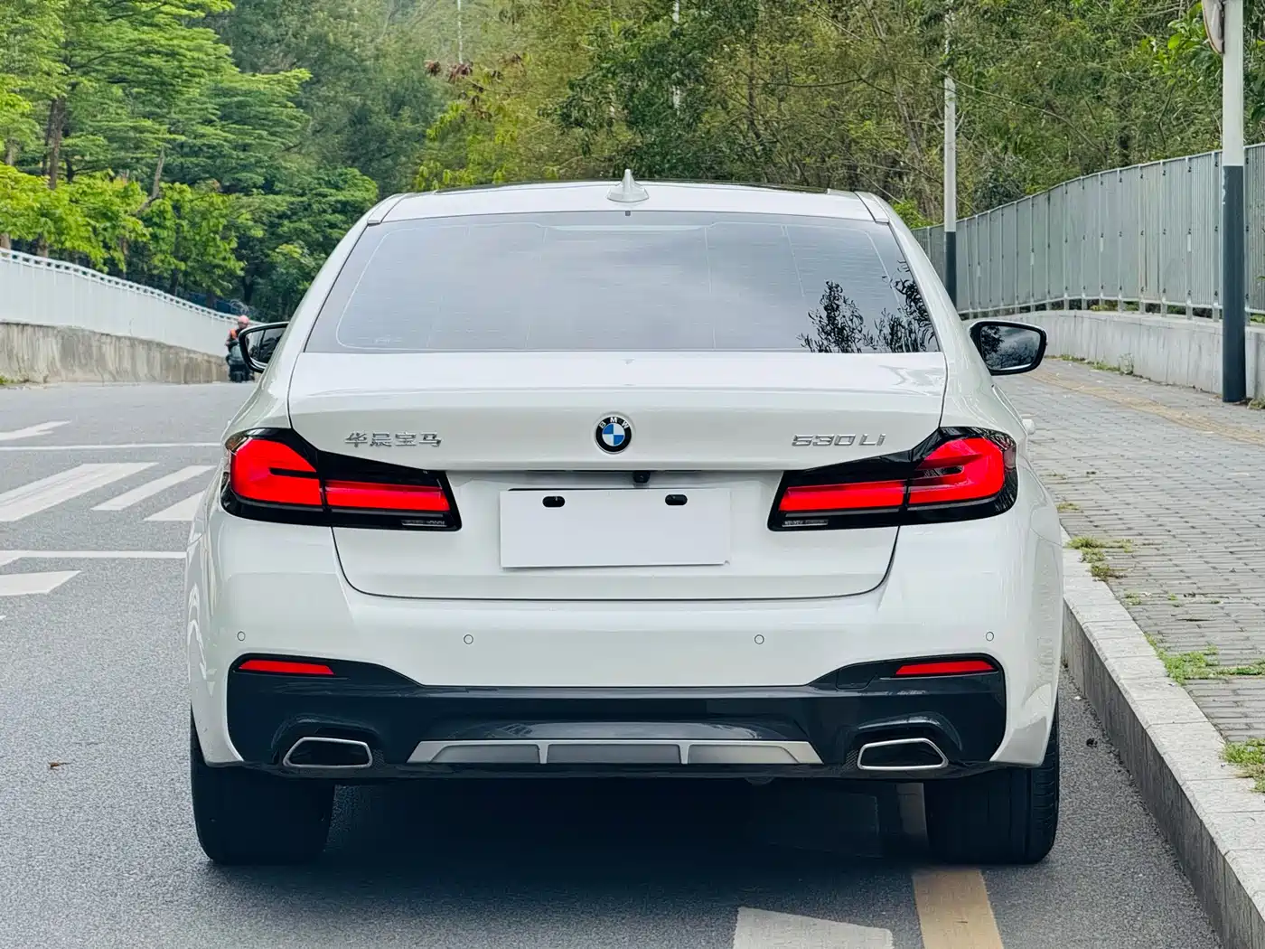 BMW 5 Series 2023 530Li Leading M Sport Package фото 37