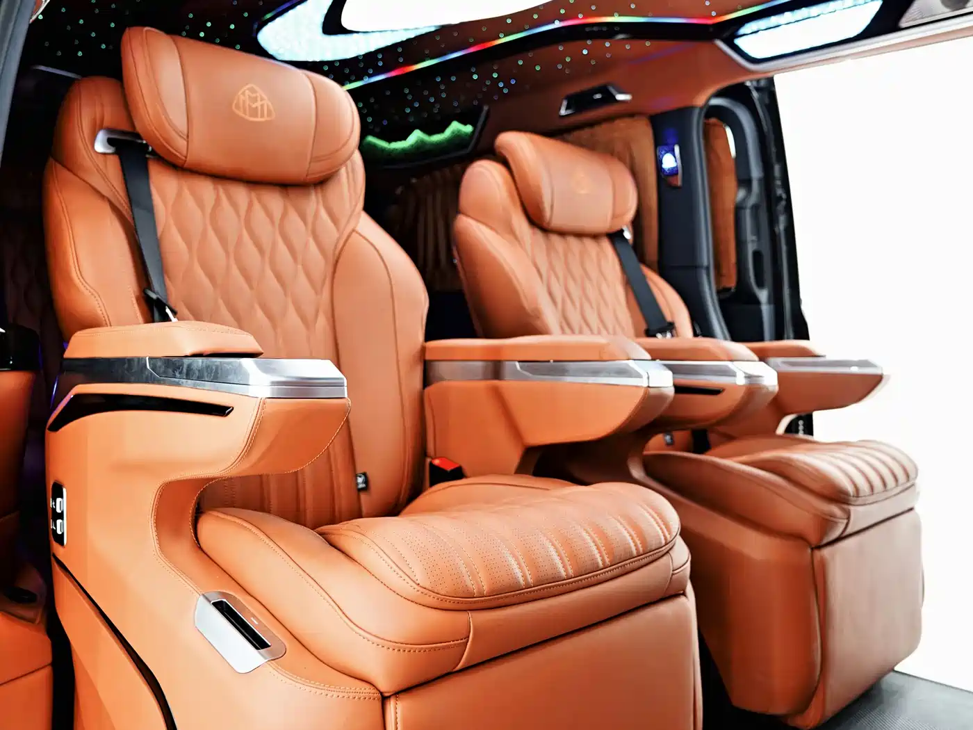 Mercedes-Benz Vito 2024 2.0T Business 7-Seater фото 26