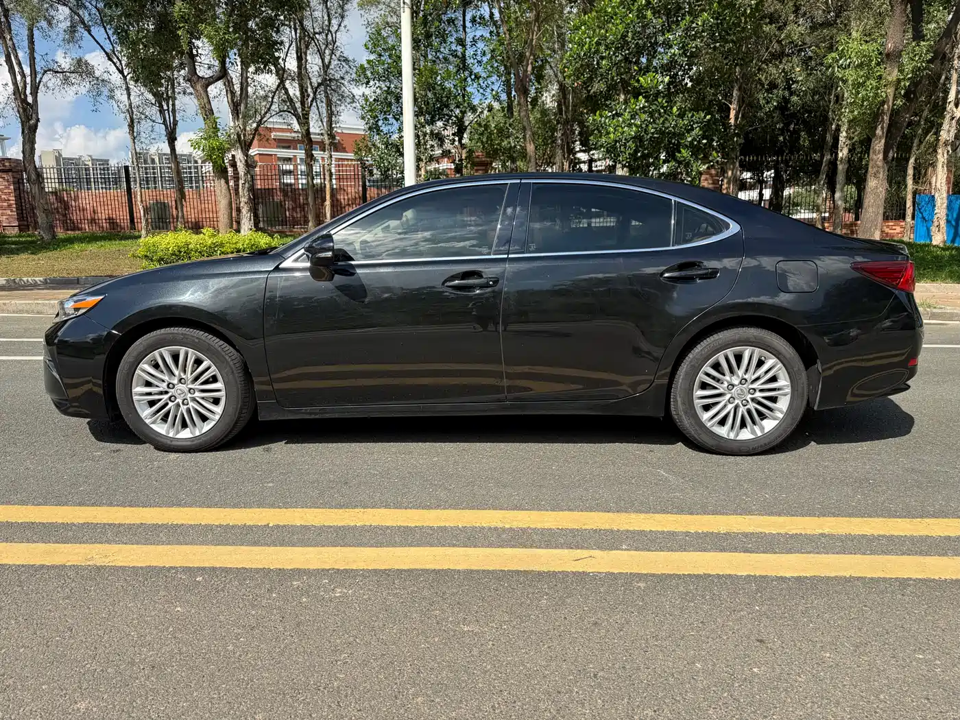Lexus ES 2016 250 Midnight Special Limited Edition фото 5
