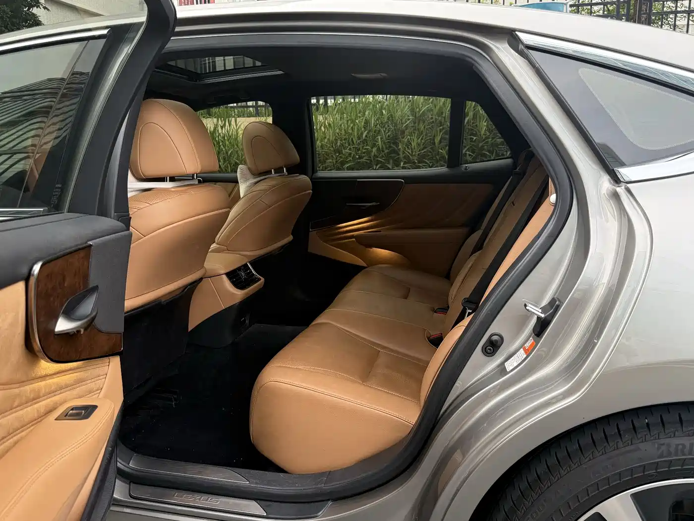 Lexus LS 2021 500h Excellence Edition фото 16