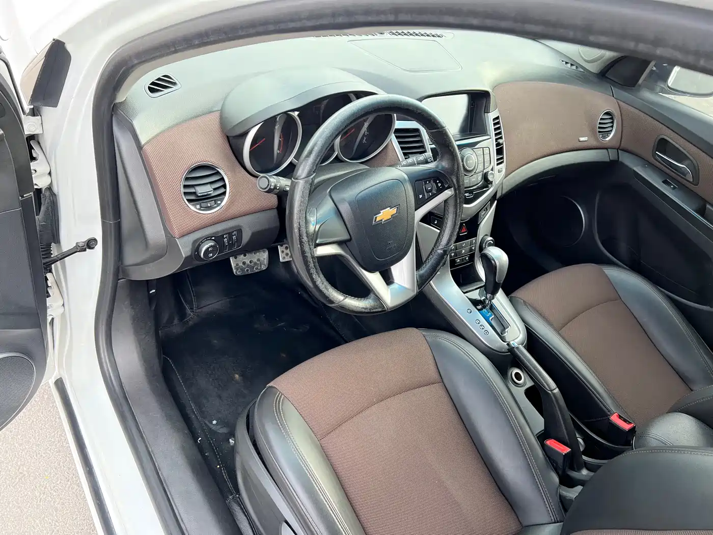 Chevrolet Cruze 2013 Hatchback 1.6L Automatic Luxury фото 4