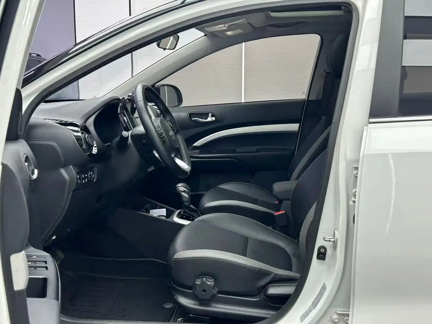 Kia KX1 2021 1.4L CVT Sunroof Version фото 9