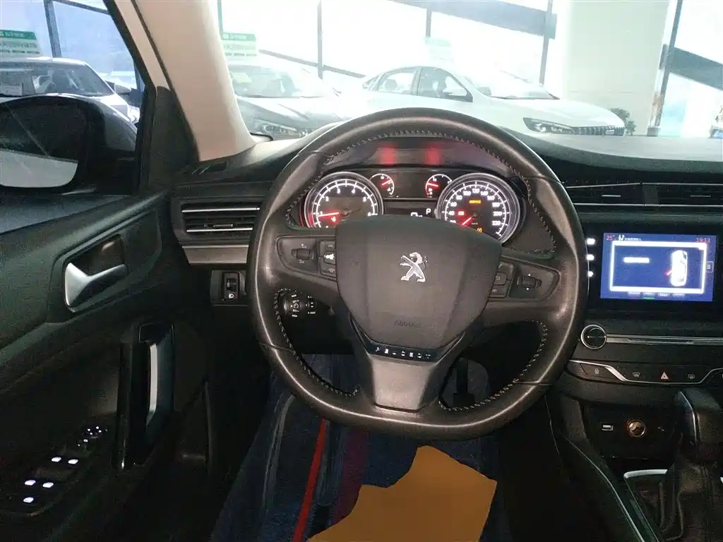 Peugeot 408 2015 Model 1.2T Automatic Luxury Edition фото 11