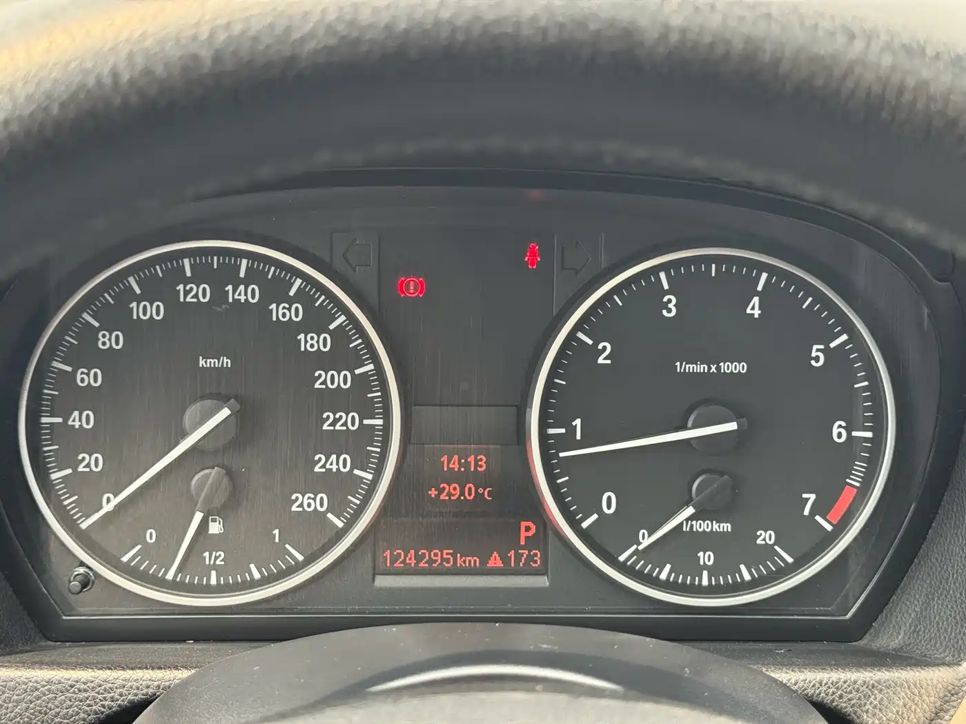 BMW 3 Series (Import) 2010 320i Luxury фото 16