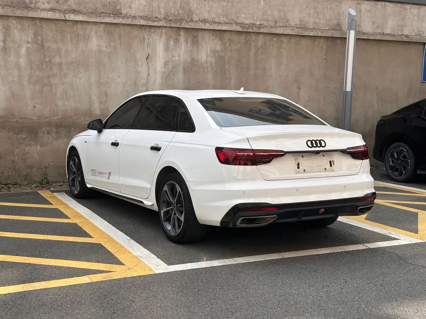 Audi A4L 2023 40 TFSI Luxury Sport фото 14