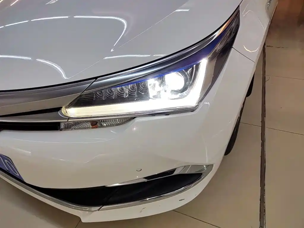 Toyota Corolla 2017 Facelift Hybrid 1.8L E-CVT Elite Edition фото 24