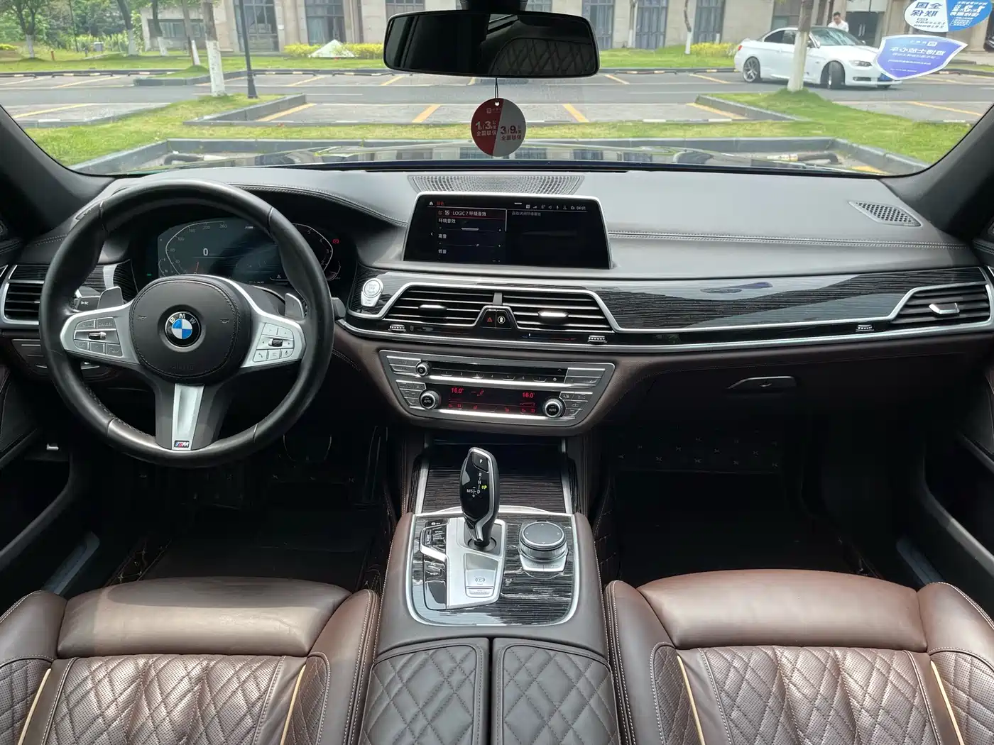 BMW 7 Series 2021 Model 740Li Leading M Sport Package фото 26