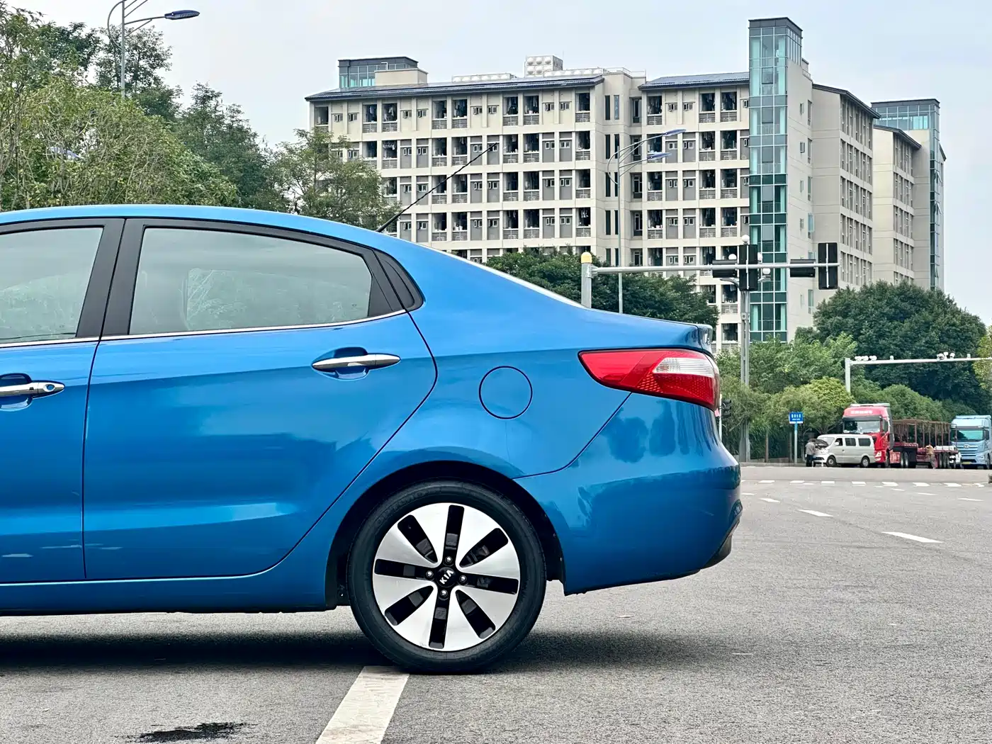 Kia K2 2012 2012 Sedan 1.6L AT Premium Commemorative Edition