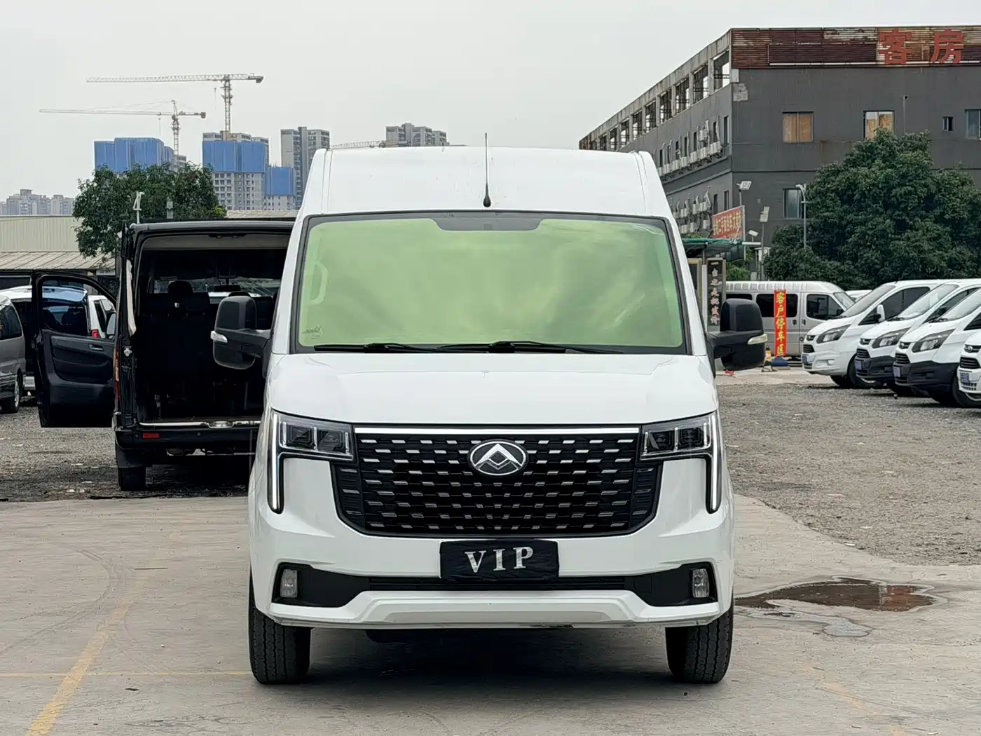 SAIC Maxus Xintu V80 2024 Aoyun Value Edition 6AMT Long Wheelbase Medium Roof 127Ps 6/7/8/9 Seats фото 2