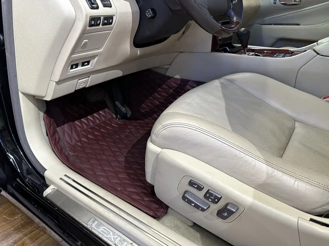Lexus LS 2010 460L Luxury Edition фото 10
