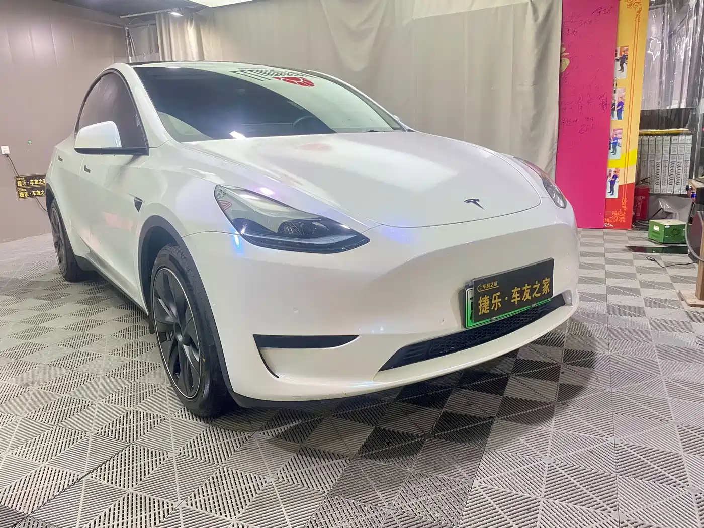 TESLA MODEL Y
