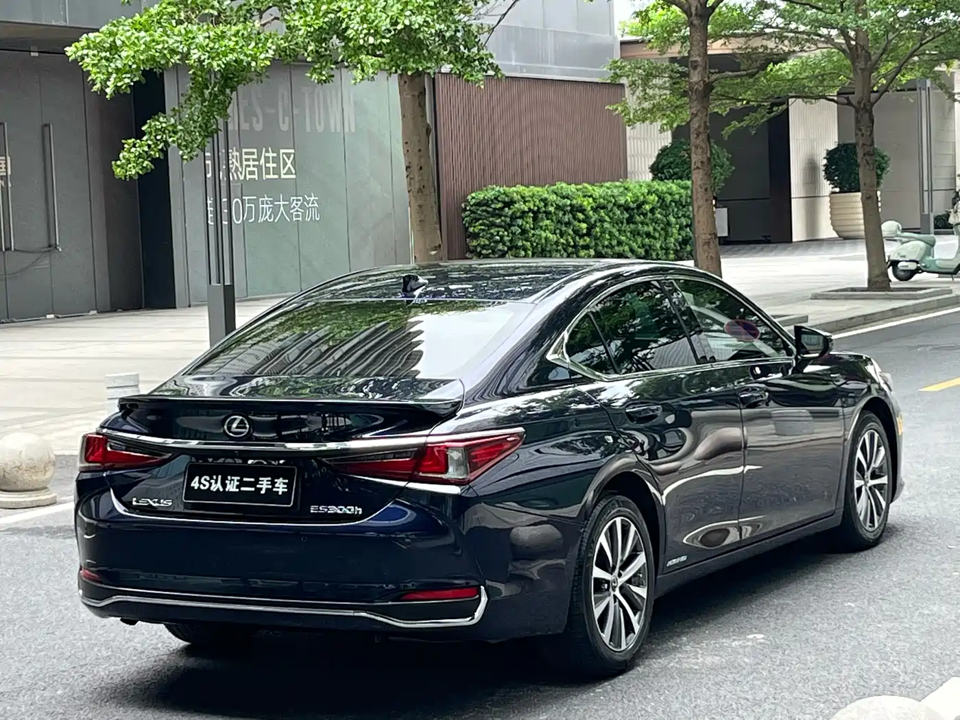 Lexus ES 2018 300h Excellence Edition China V фото 5