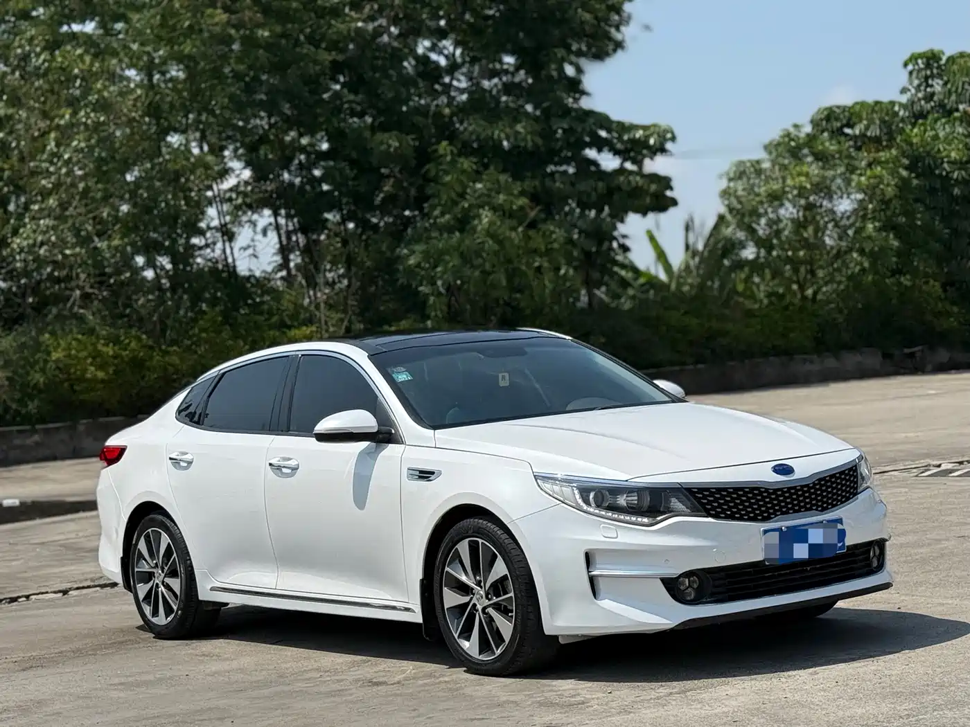 Kia K5 2016 2.0L Automatic LUX фото 3