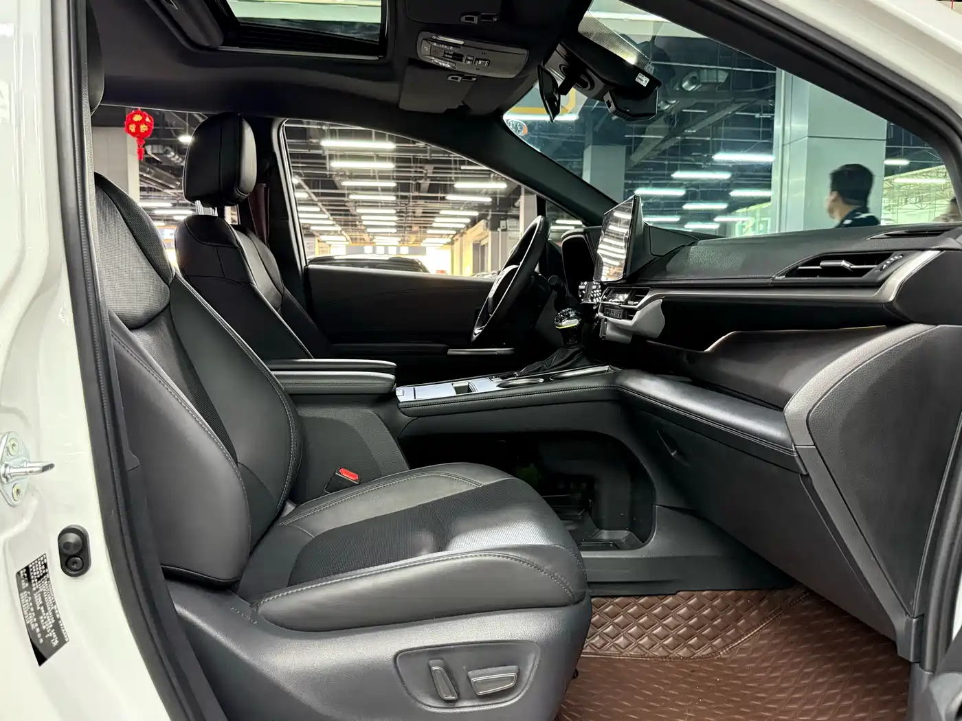 Toyota Sienna 2024 2.5L Hybrid 4WD Premium Edition фото 18