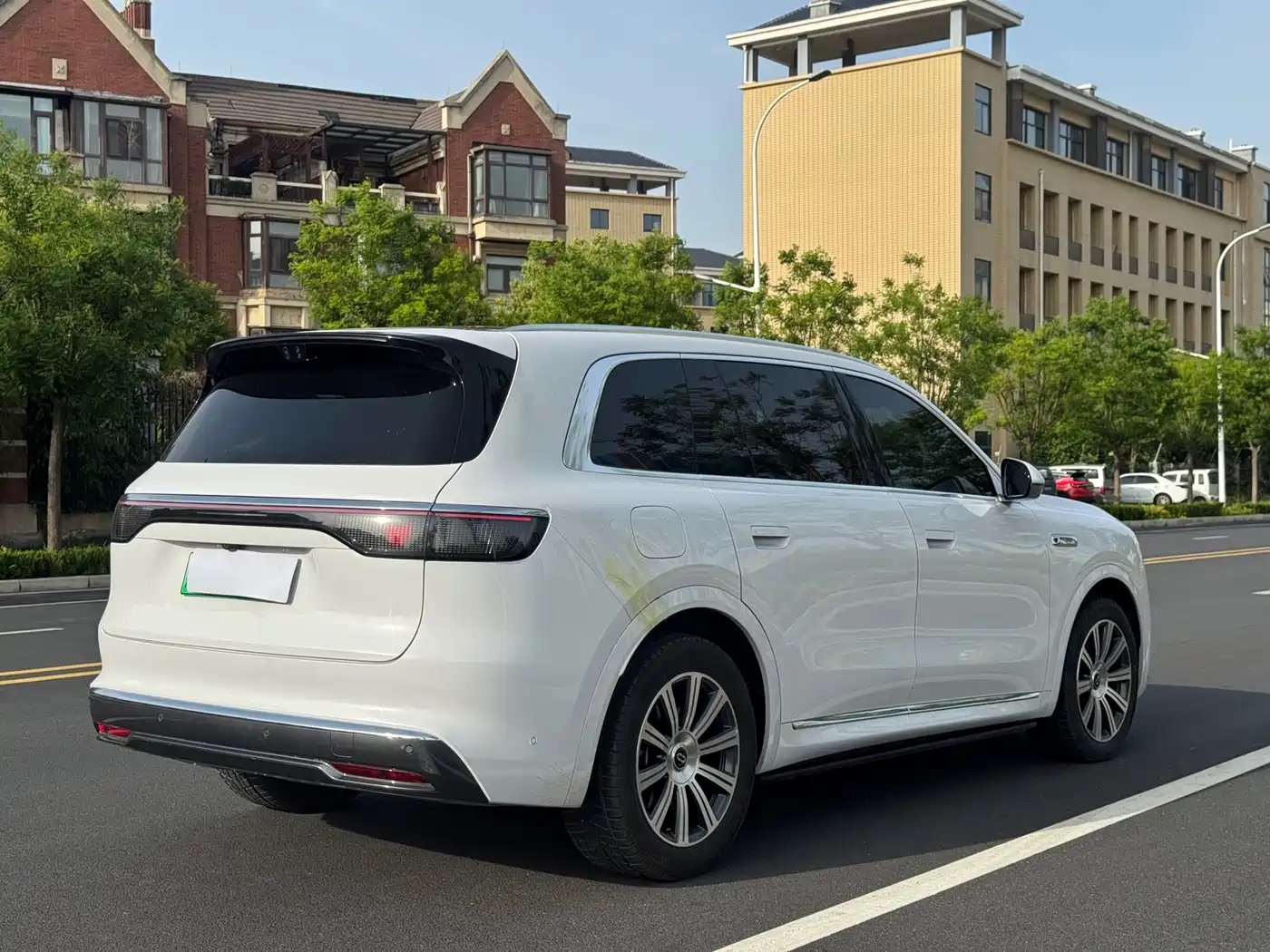 AITO Wenjie AITO M8 2025 Range Extender Max+ Edition 53.4kWh 5-seater фото 9