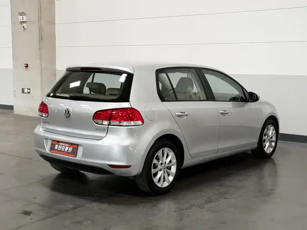Фото 2 - Volkswagen Golf