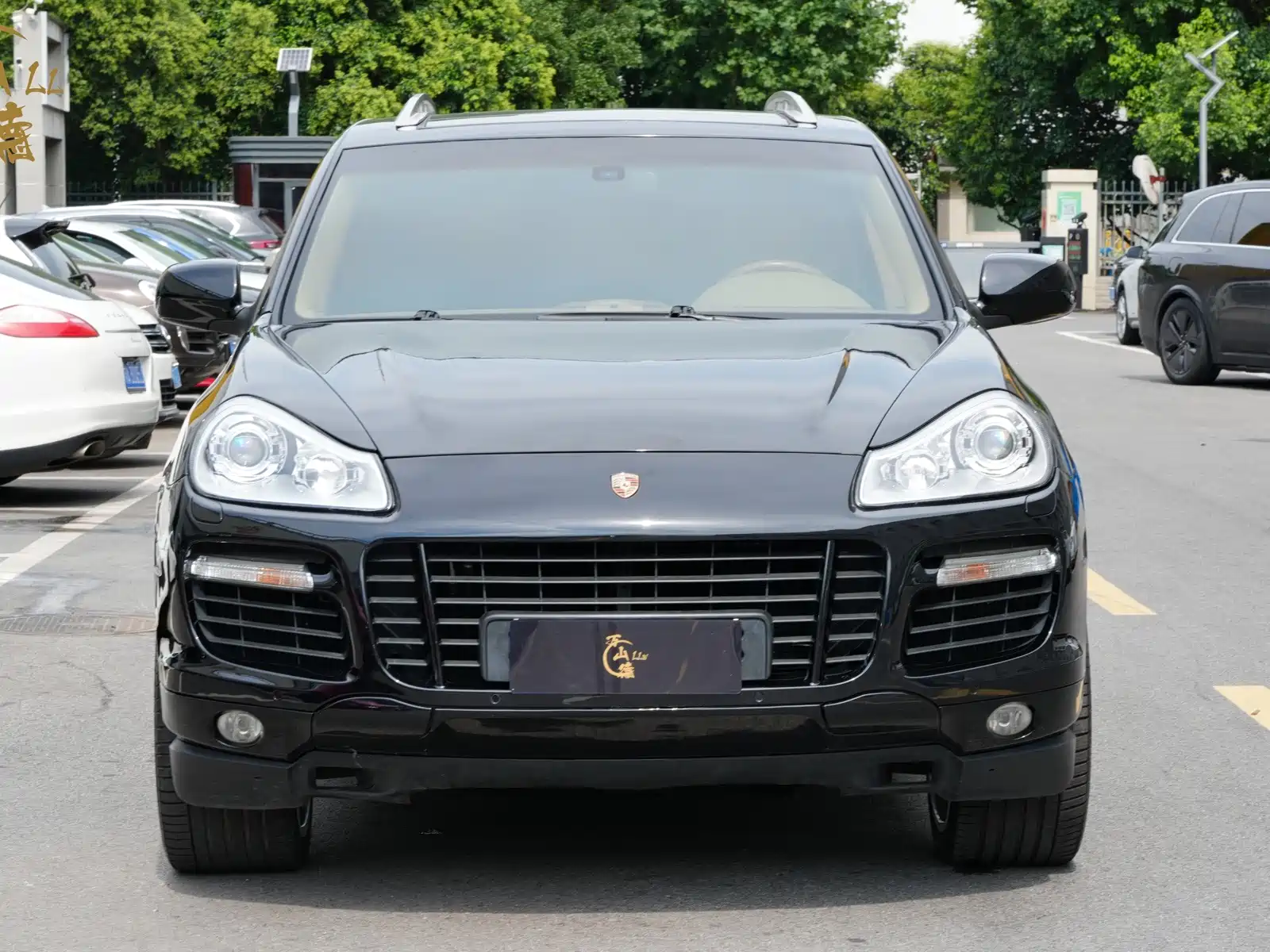 Photo 2 - Porsche Cayenne