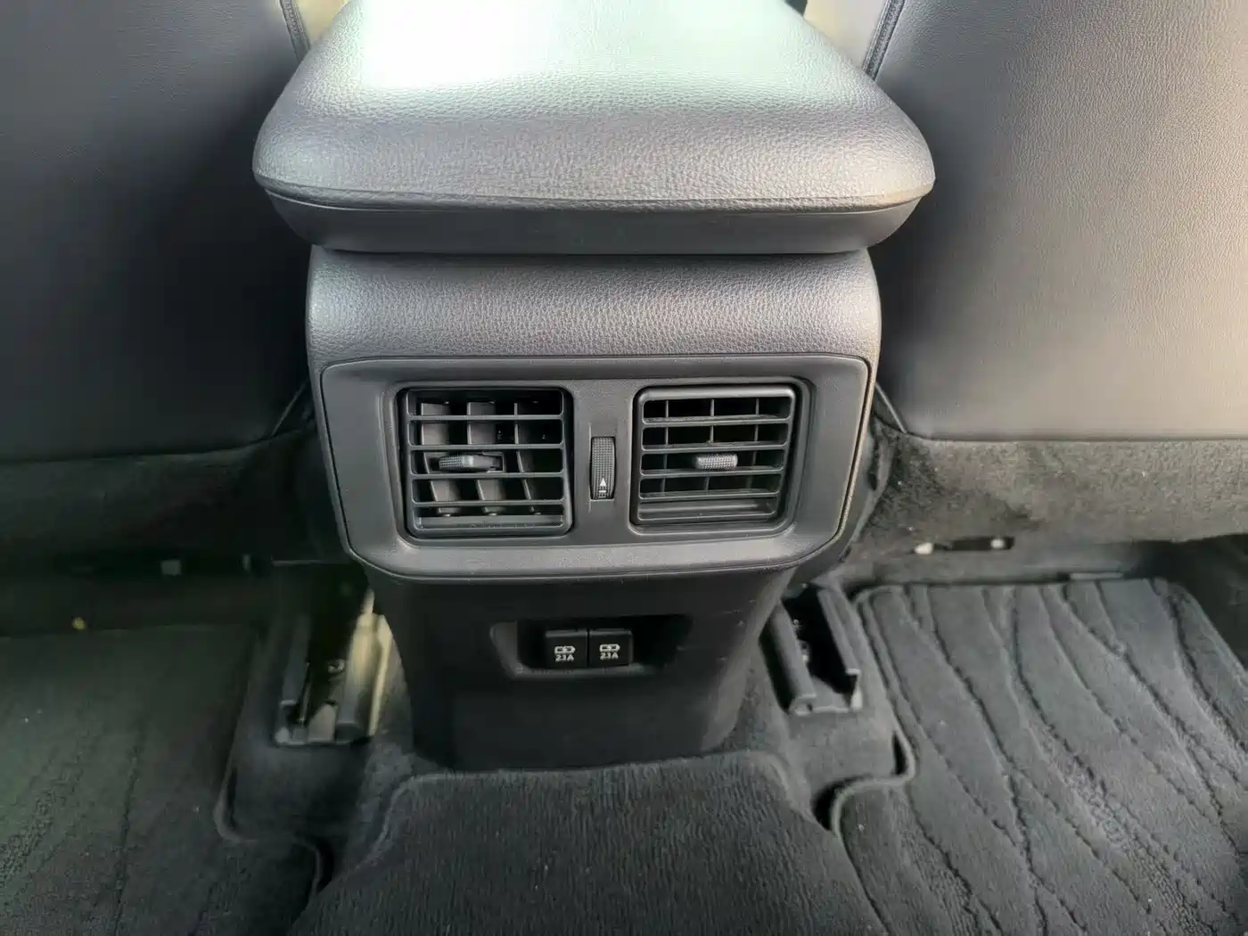 Toyota Wildlander 2021 2.0L CVT 4WD Luxury Edition фото 15