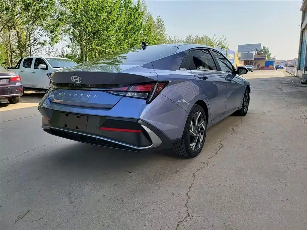 Hyundai Elantra 2023 1.5L CVT GLX Elite Edition фото 11