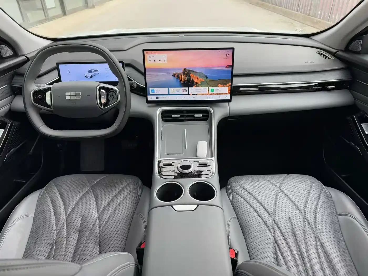 Geely Galaxy Galaxy L6 2025 EM-i 140km Starship Edition фото 8