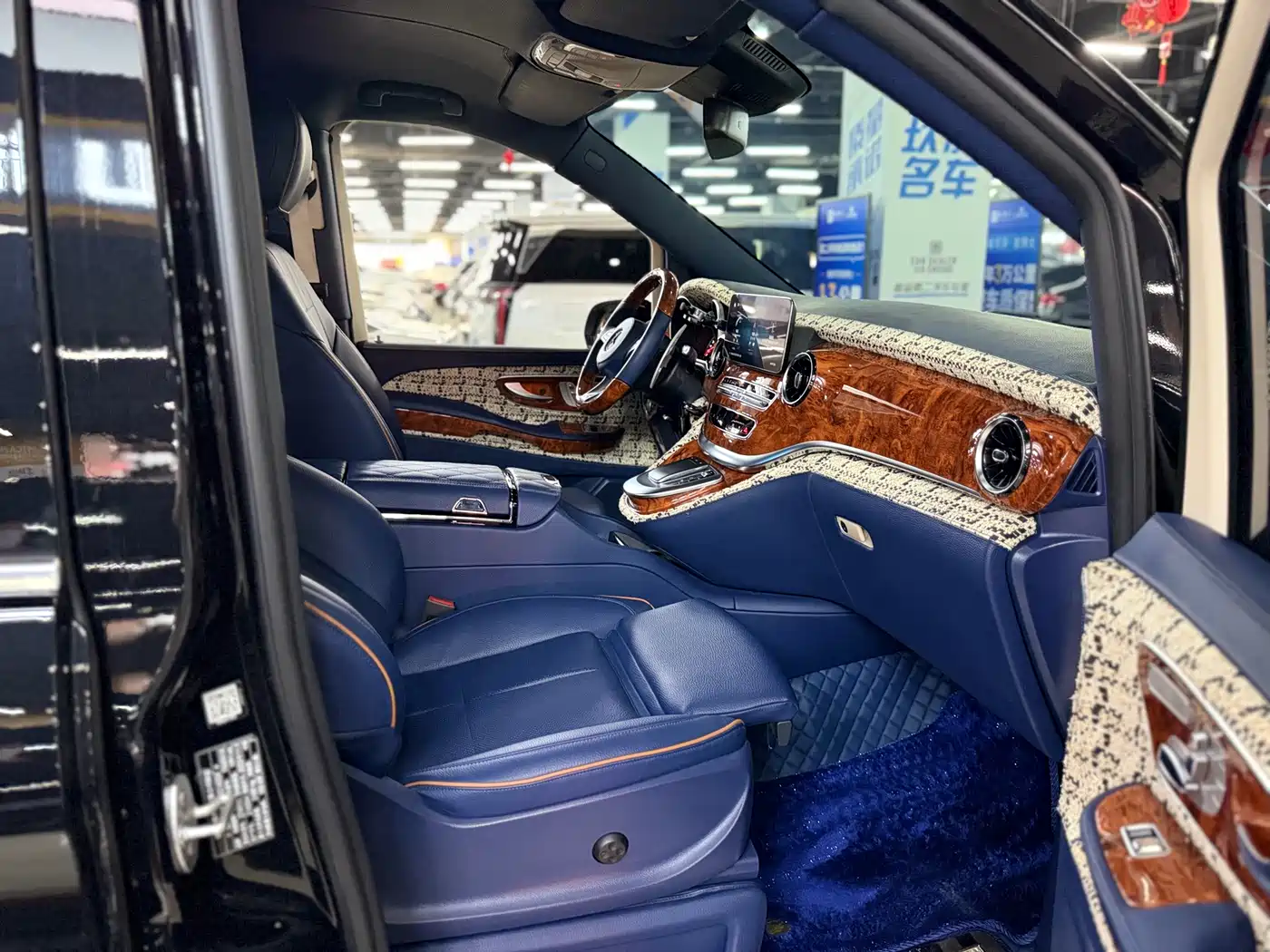 Mercedes-Benz V-Class 2022 V 260 L Long Wheelbase Prestige Edition фото 15
