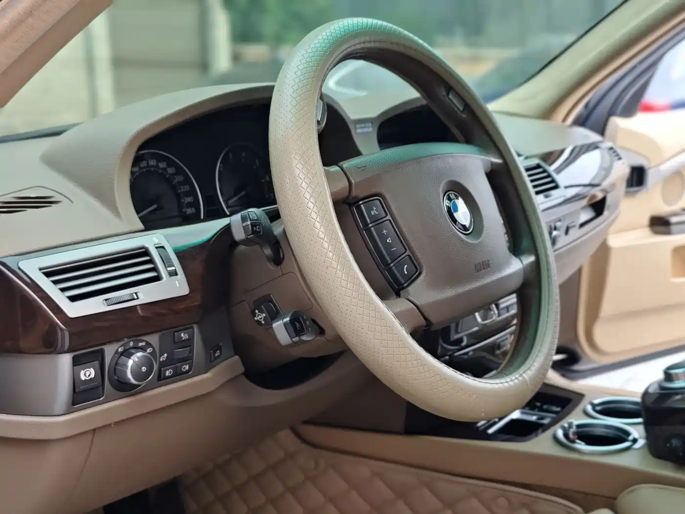 BMW 7 Series 2005 Model 740Li фото 11