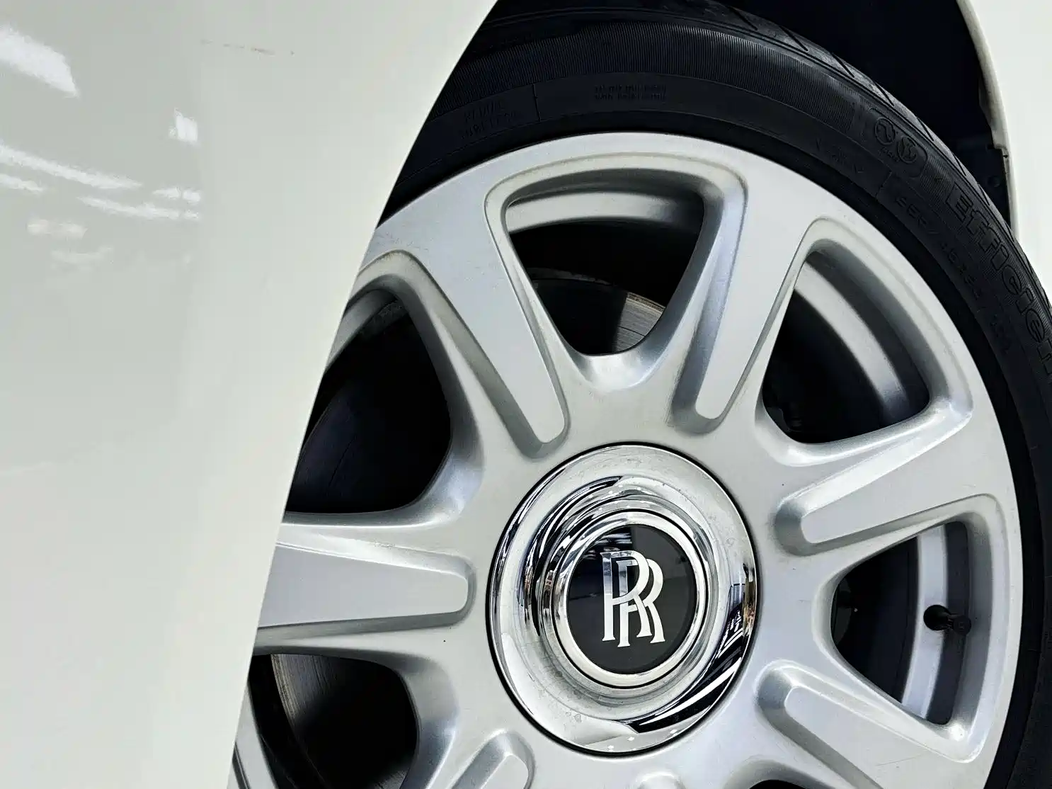 Фото 11 - Rolls-Royce Dawn